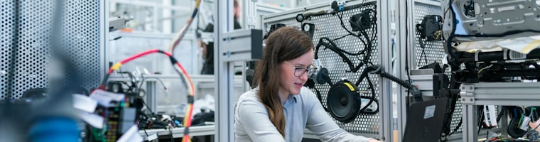 Drag-and-drop versus hand-coded email development